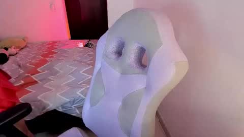 lain_t online show from 09/24/25, 08:17