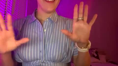 Snapshot of laineylifts chatting on 03/29/26, 02:33 Lainey online show from 03/29/26, 02:33