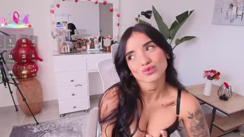 Snapshot of laira_scott chatting on 02/19/26, 09:11 Laira online show from 02/19/26, 09:11