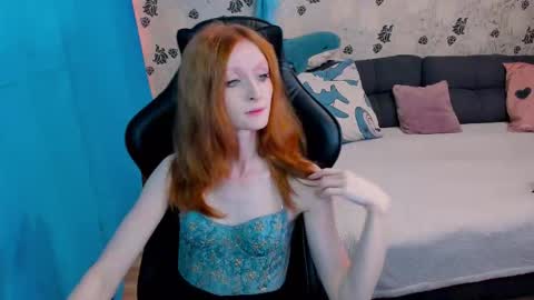 Snapshot of laksmrrr chatting on 10/11/25, 10:25 Lu Alex online show from 10/11/25, 10:25