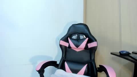 Snapshot of lala_buny chatting on 09/21/25, 10:44 Lala online show from 09/21/25, 10:44