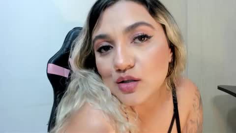 Snapshot of lala_buny chatting on 12/14/25, 10:14 Lala online show from 12/14/25, 10:14