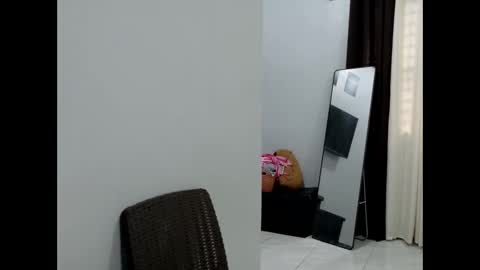 Snapshot of lalaineexx chatting on 02/20/26, 08:27 Bellaaa 333 online show from 02/20/26, 08:27