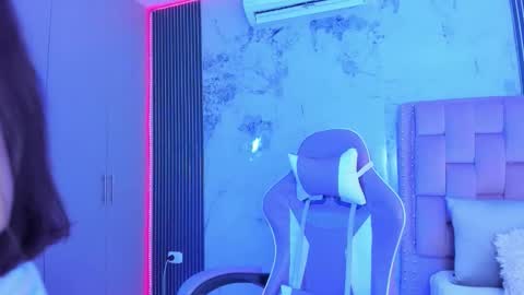 Laura online show from 09/27/25, 12:43