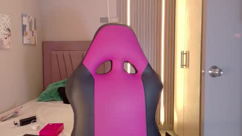 Laura online show from 11/26/25, 12:28