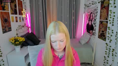 Laly online show from 10/18/25, 04:19