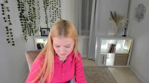 Laly online show from 11/17/25, 04:46