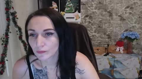 Snapshot of lalyaskyy chatting on 12/21/25, 11:28 Lalya online show from 12/21/25, 11:28