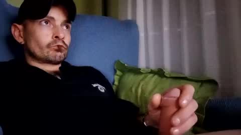 Snapshot of lamacua69 chatting on 12/25/24, 03:18 Lamacua69 online show from 12/25/24, 03:18