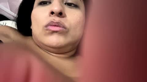 Snapshot of lamaravilla08 chatting on 02/06/25, 12:22 Mara online show from 02/06/25, 12:22