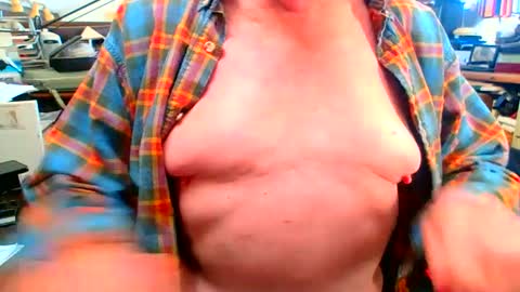 Snapshot of lamarbrazil chatting on 01/02/25, 11:06 lamarbrazil online show from 01/02/25, 11:06