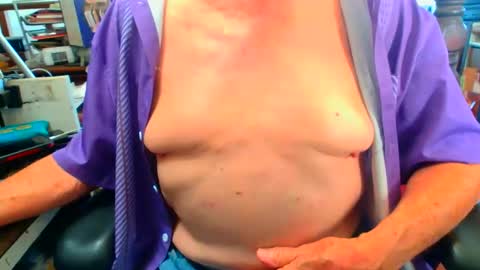 Snapshot of lamarbrazil chatting on 10/17/25, 10:23 lamarbrazil online show from 10/17/25, 10:23