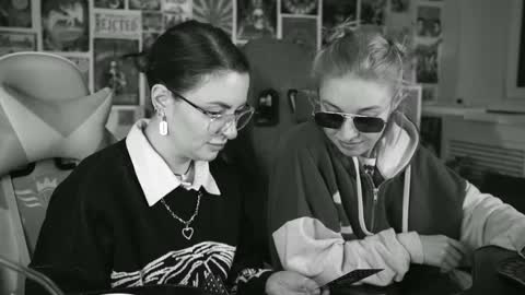 just call me Lana  and her security online show from 01/31/25, 08:43