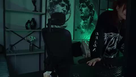 just call me Lana  and her security online show from 09/19/25, 11:33