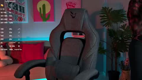 just call me Lana  and her security online show from 11/14/25, 09:30