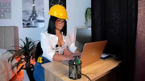 Snapshot of lana_beket_ chatting on 05/07/26, 12:38 Lana online show from 05/07/26, 12:38