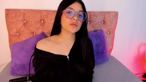 Snapshot of lana_dol chatting on 02/03/25, 12:14 ... . . ... online show from 02/03/25, 12:14