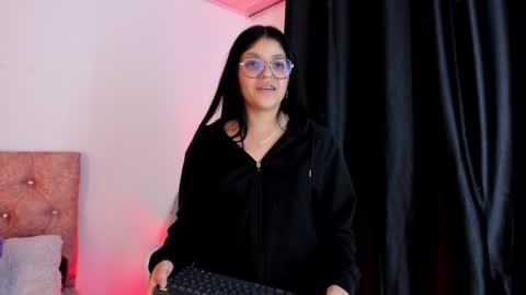 Snapshot of lana_dol chatting on 02/03/25, 06:17 ... . . ... online show from 02/03/25, 06:17