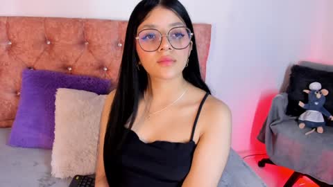 Snapshot of lana_dol chatting on 02/04/25, 12:11 ... . . ... online show from 02/04/25, 12:11