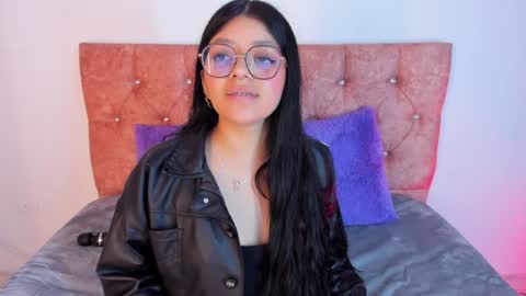 Snapshot of lana_dol chatting on 02/08/25, 01:01 ... . . ... online show from 02/08/25, 01:01