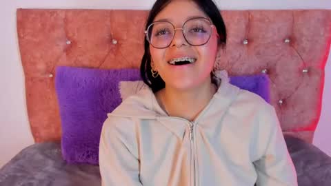 Snapshot of lana_dol chatting on 02/19/25, 06:10 ... . . ... online show from 02/19/25, 06:10