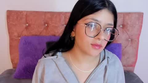 Snapshot of lana_dol chatting on 03/05/25, 12:00 ... . . ... online show from 03/05/25, 12:00