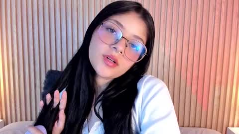 Snapshot of lana_dol chatting on 09/25/25, 12:09 ... . . ... online show from 09/25/25, 12:09