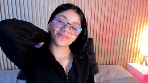 Snapshot of lana_dol chatting on 09/26/25, 04:33 ... . . ... online show from 09/26/25, 04:33