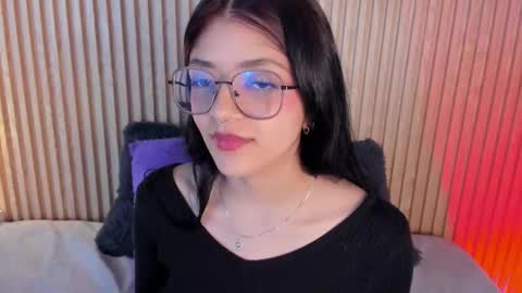 Snapshot of lana_dol chatting on 10/17/25, 12:52 ... . . ... online show from 10/17/25, 12:52