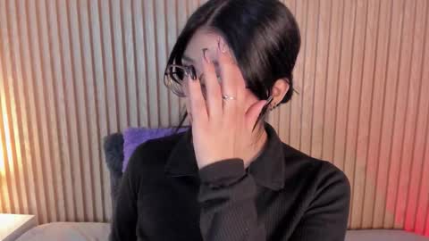 Snapshot of lana_dol chatting on 11/08/25, 01:22 ... . . ... online show from 11/08/25, 01:22