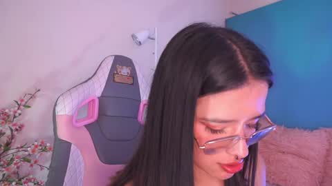 Snapshot of lana_dreams_ chatting on 04/11/26, 01:32 Lana online show from 04/11/26, 01:32