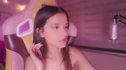 Snapshot of lana_dreams_ chatting on 06/12/26, 01:59 Lana online show from 06/12/26, 01:59