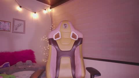 Snapshot of lana_dreams_ chatting on 06/23/26, 01:47 Lana online show from 06/23/26, 01:47