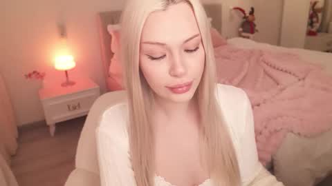 Lana online show from 12/15/25, 04:06