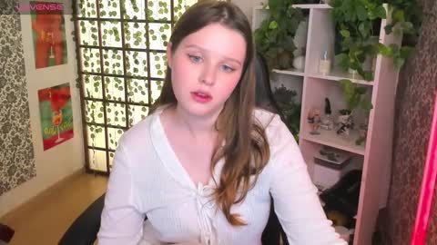 Snapshot of lana_moon__ chatting on 10/21/25, 09:32 Lana online show from 10/21/25, 09:32