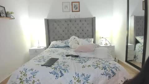 Snapshot of lana_roux chatting on 01/18/26, 12:36 lana_roux online show from 01/18/26, 12:36