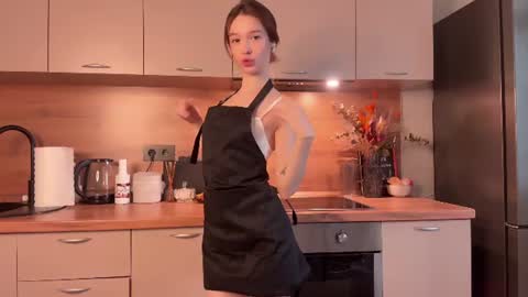 Snapshot of lana_vee chatting on 06/20/26, 03:37 Cleo online show from 06/20/26, 03:37