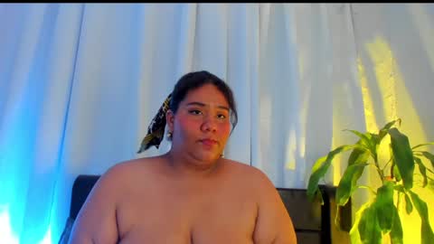 Snapshot of lanaa_paul1 chatting on 01/28/25, 02:21 emma online show from 01/28/25, 02:21