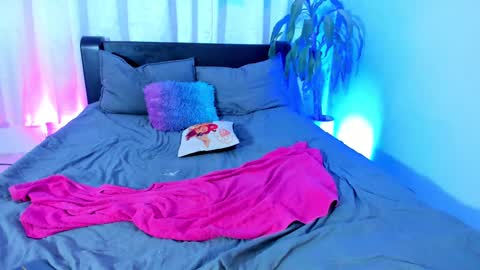 Snapshot of lanaa_paul1 chatting on 02/19/25, 01:29 emma online show from 02/19/25, 01:29