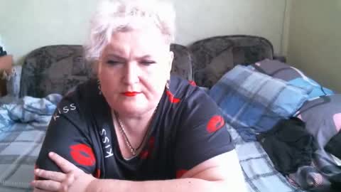 lanacat555 online show from 09/17/25, 12:18