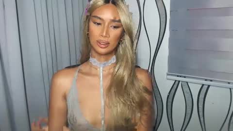 Snapshot of lanadel_hilton chatting on 02/16/25, 02:54 Lana online show from 02/16/25, 02:54