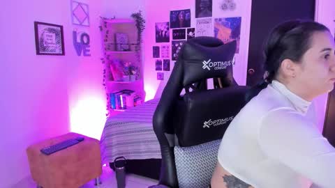 Snapshot of lanaherondale_ chatting on 11/27/25, 09:22 lanaherondale_ online show from 11/27/25, 09:22