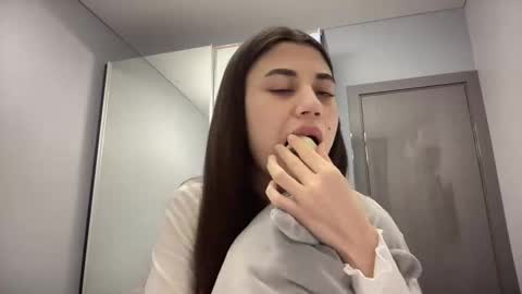 Lana online show from 11/30/25, 04:33