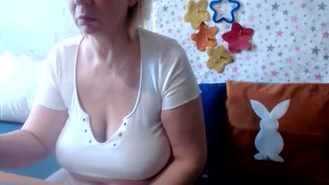 Snapshot of lanalovelyqueen chatting on 06/11/26, 08:01 LovelyQueen online show from 06/11/26, 08:01