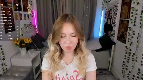 Snapshot of lanaroselle chatting on 10/24/25, 09:22 Lana online show from 10/24/25, 09:22