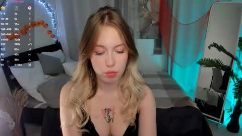 Snapshot of lanaroselle chatting on 10/27/25, 04:00 Lana online show from 10/27/25, 04:00