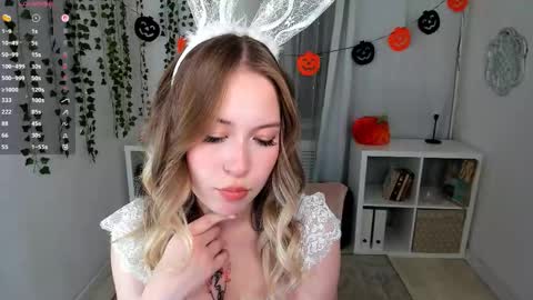 Snapshot of lanaroselle chatting on 10/31/25, 02:18 Lana online show from 10/31/25, 02:18