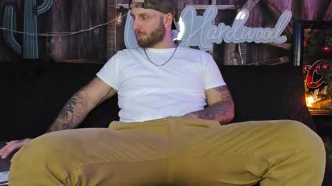 Snapshot of lancehardwood222 chatting on 12/03/24, 01:19 LANCE online show from 12/03/24, 01:19