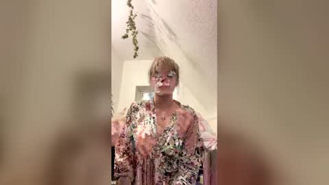 laneybel online show from 12/04/25, 06:55