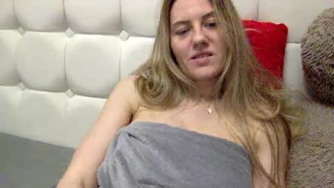 langoria online show from 02/10/25, 10:19